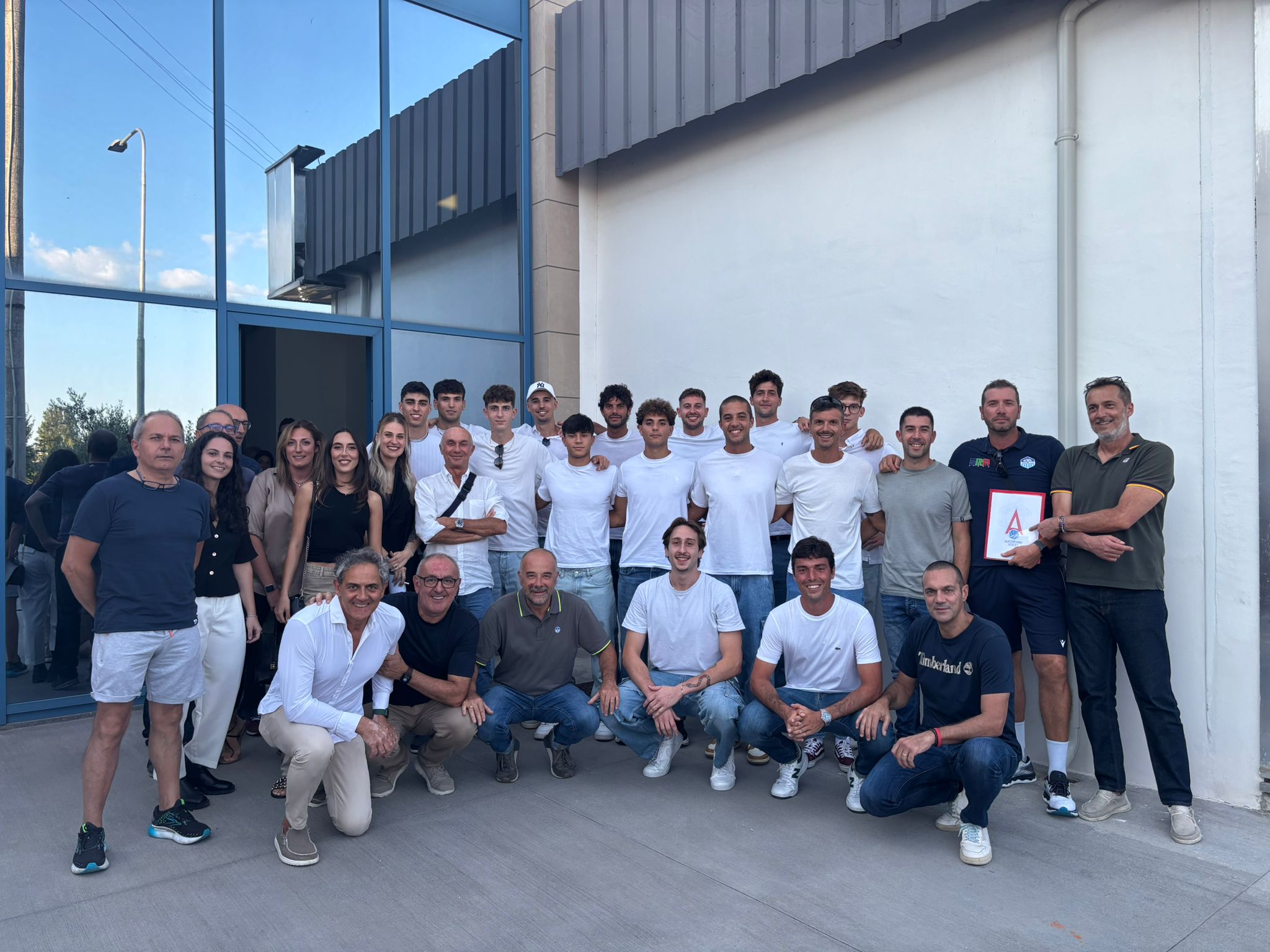 squadra e staff il giorno del raduno