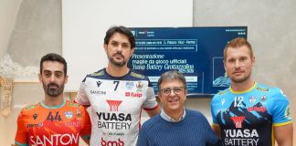 L’eleganza di Palazzo Vinci per le nuove maglie della Yuasa Battery