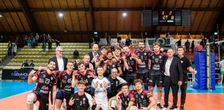 Prima vittoria da brividi, Cantù piegata al tie-break
