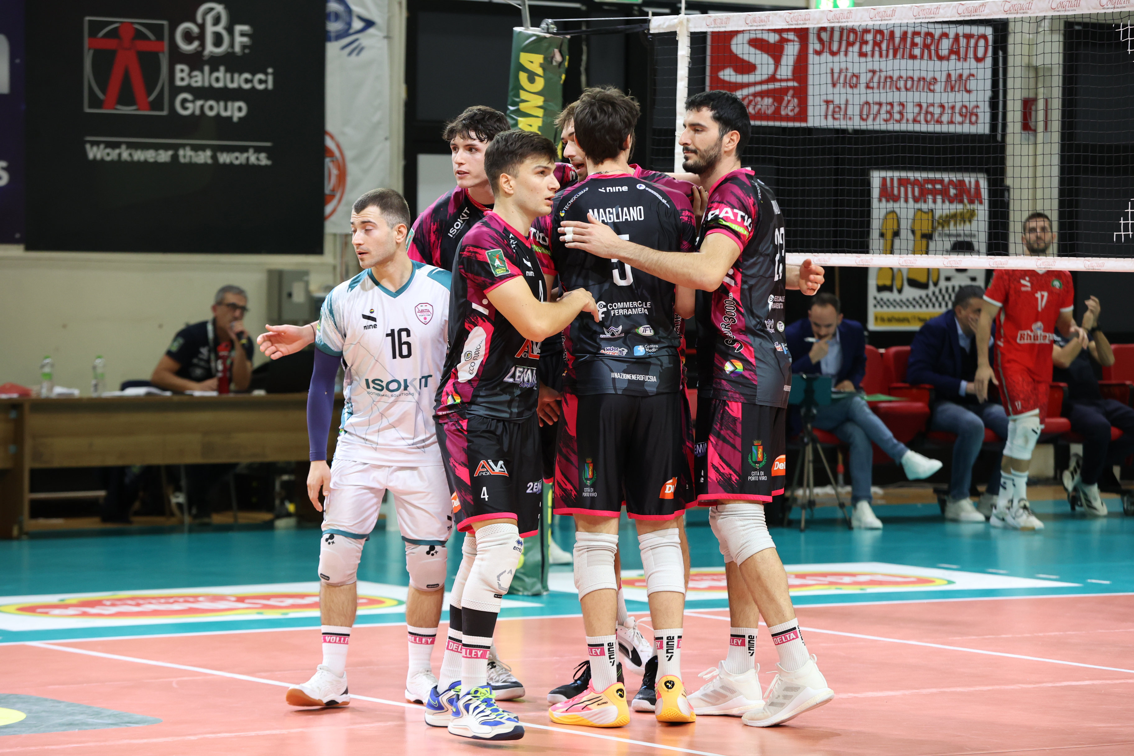 06. Macerata-Alva Inox 2 Emme Service 3-0 - Abbraccio nerofucsia