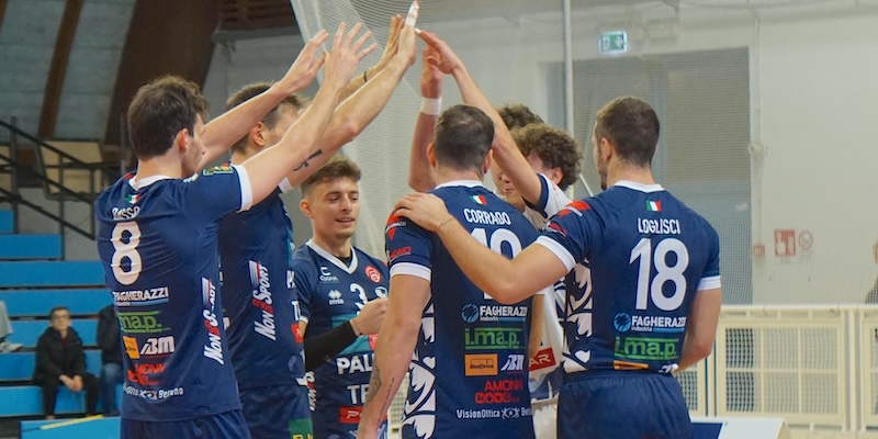 I_rinoceronti_sul_parquet_di_Mirandola