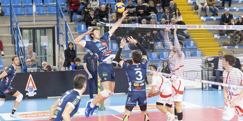 Marsili_alza_per_Mozzato
