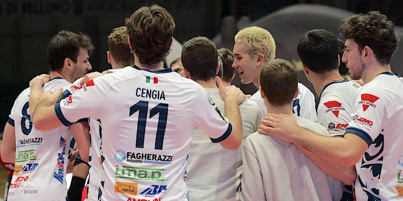 Bellunesi_in_festa_dopo_i_3_punti_col_Cus