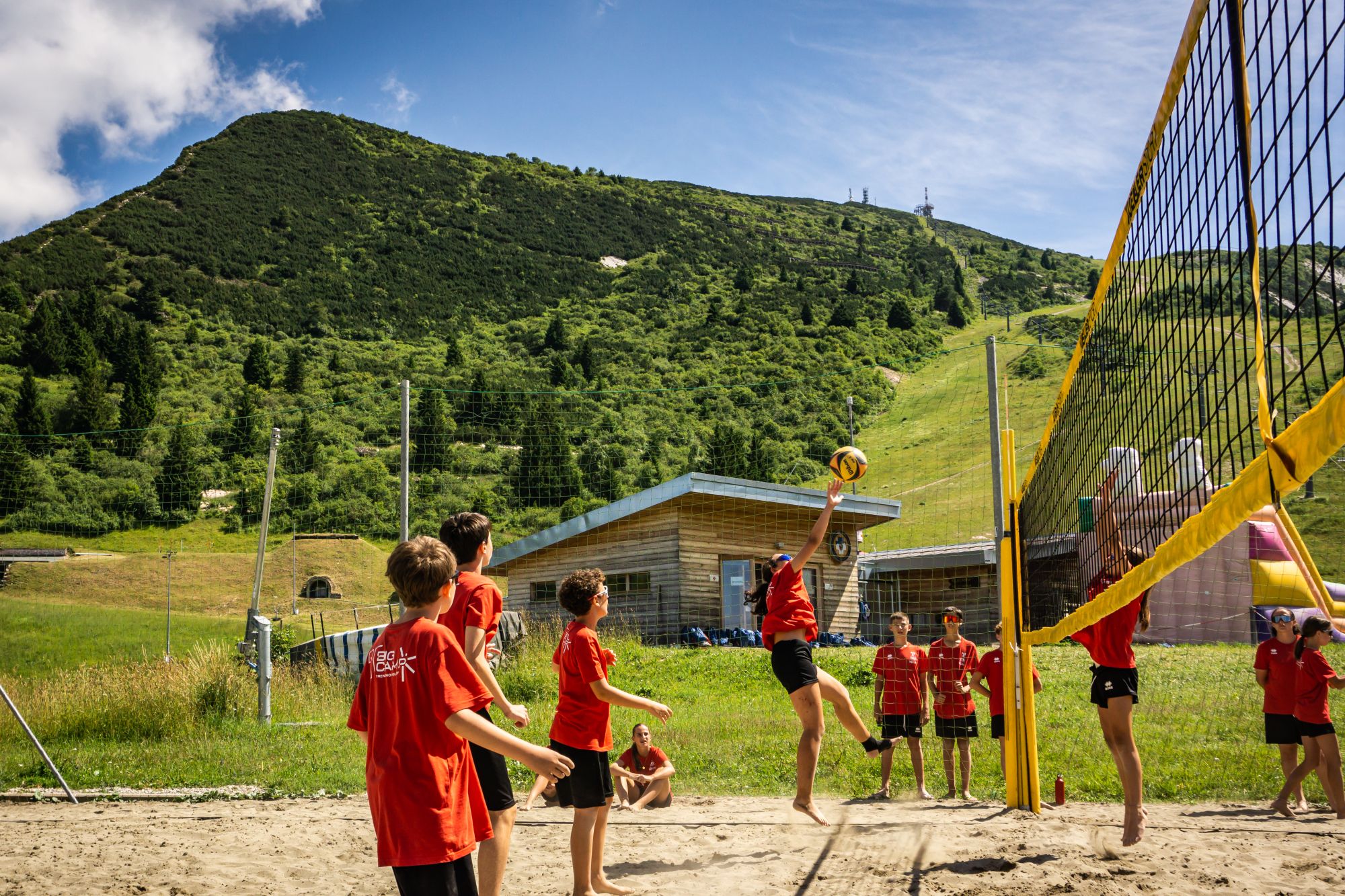 Attività sui campi da beach volley in Monte Bondone
